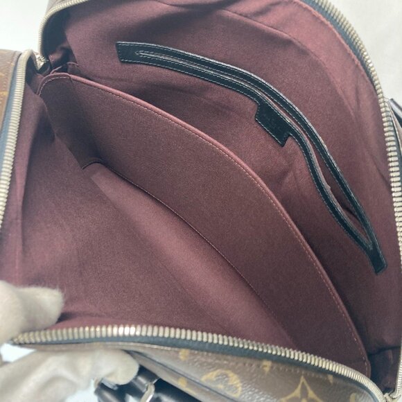 LOUIS VUITTON Black Monogram Leather Bag - Picture 16 of 16